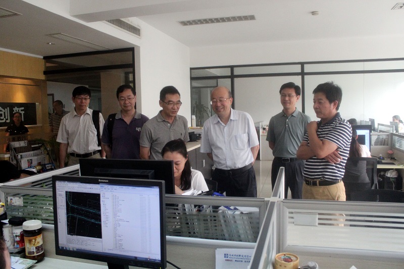 省测绘地理信息局党组书记施建石调研南通市测绘地理信息企业